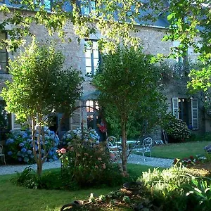 Maison d'hôtes La Demeure Du Collectionneur, Quintin